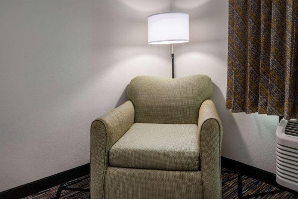 Days Inn by Wyndham Baton Rouge I-10 image 16